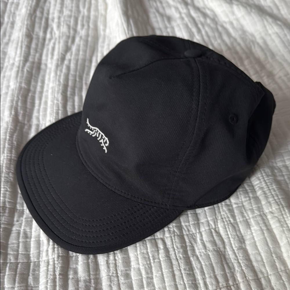 Sun Day Red Tiger Woods Jupiter Black Golf Hat - 56.5 cm